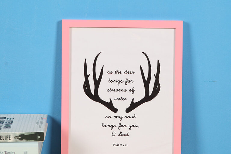 Featured solid wood photo frame (1)