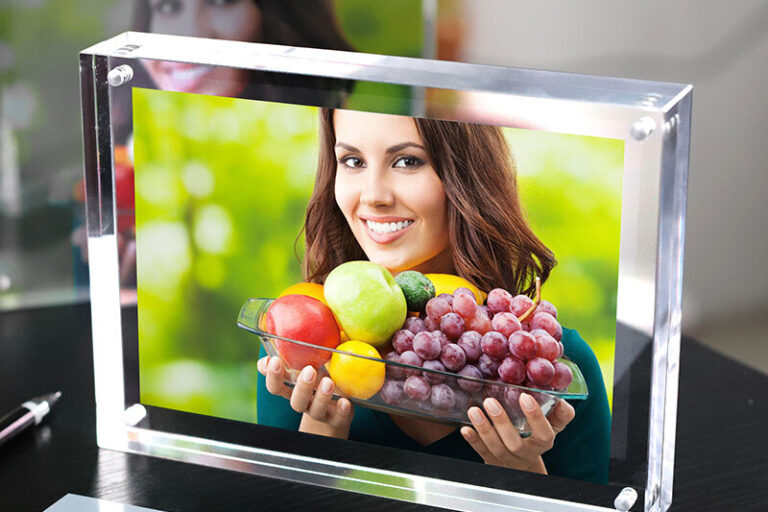 Square acrylic photo frame (3)