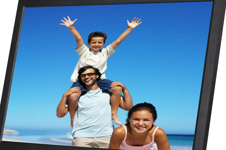 Wall-mounted digital photo frame (2)