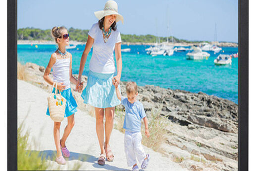 Wall-mounted digital photo frame (4)